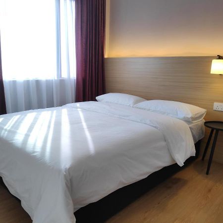 بندر سير بيجوانا Ez Suites المظهر الخارجي الصورة